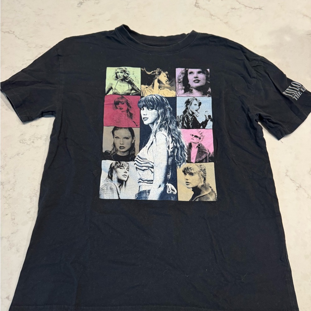 EUC sz Small Taylor Swift Black Eras Tour T-Shirt